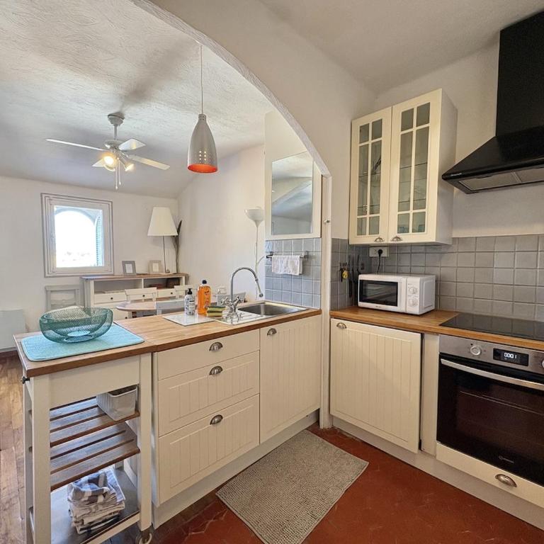 Appartement F1 plein centre de Saint-Raphaël, vue mer, 50m de la plage - Appartamento con 1 Camera da Letto - 10
