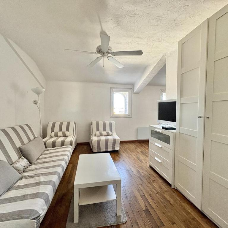 Appartement F1 plein centre de Saint-Raphaël, vue mer, 50m de la plage - Appartamento con 1 Camera da Letto - 3