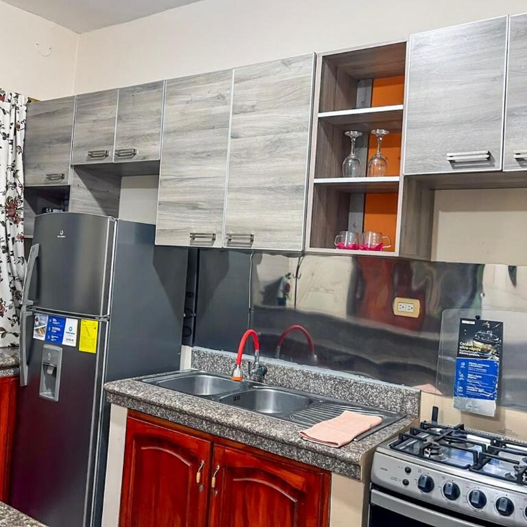 Suite completa con jardin y parqueo privado - One-Bedroom Apartment - 16