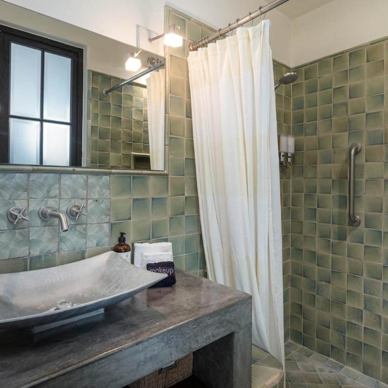 Casa Laura, Architectural Gem with Rooftop Views - Casa de 2 dormitorios - 21