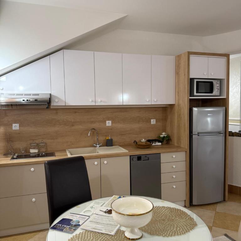 Grand Apartments Scepanovic - Komfor Apartman sa 1 Spavaćom Sobom, Balkonom i Pogledom na More - 4