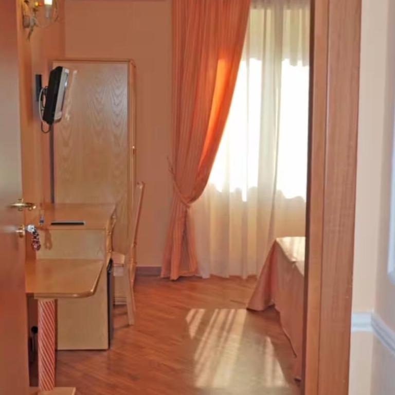 B&B Rifugio di Roma upon Metro B pvt bathroom pvt balcon - Camera Singola con Bagno Privato Esterno - 2