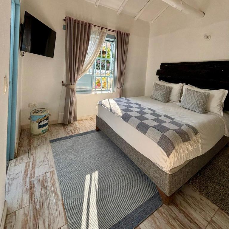 HOTEL BOUTIQUE Santa Helena - Habitación con cama grande - 5
