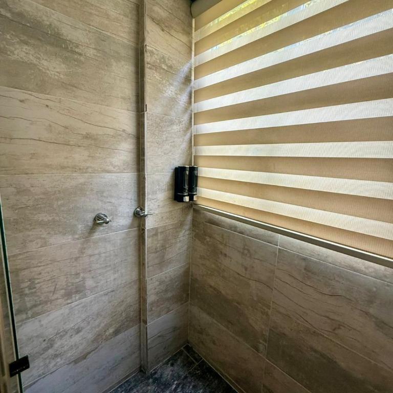 HOTEL BOUTIQUE Santa Helena - Habitación con cama extragrande y bañera de hidromasaje - 6