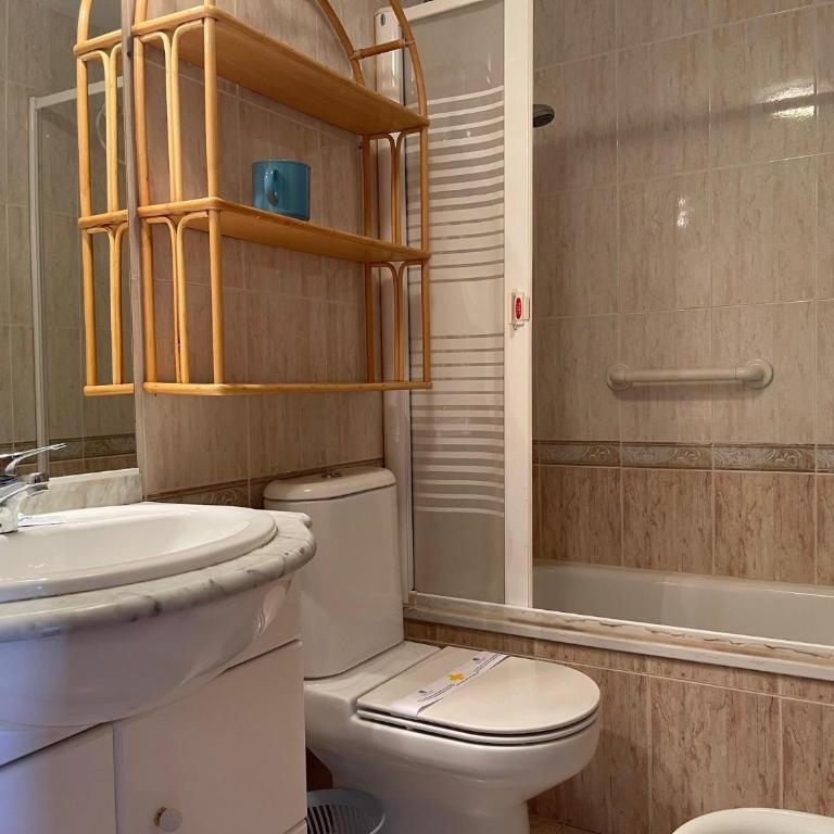 Apartamentos Marblau Rioja II, 5º - Julio y Agosto SOLO FAMILIAS - Three-Bedroom Apartment - 18