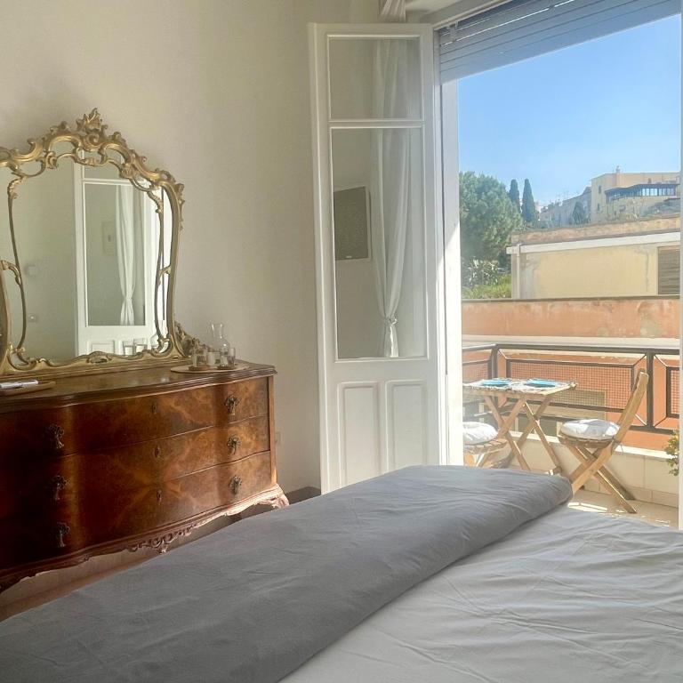 Domus Eura - Locazione Turistica - Double Room with Balcony - 10