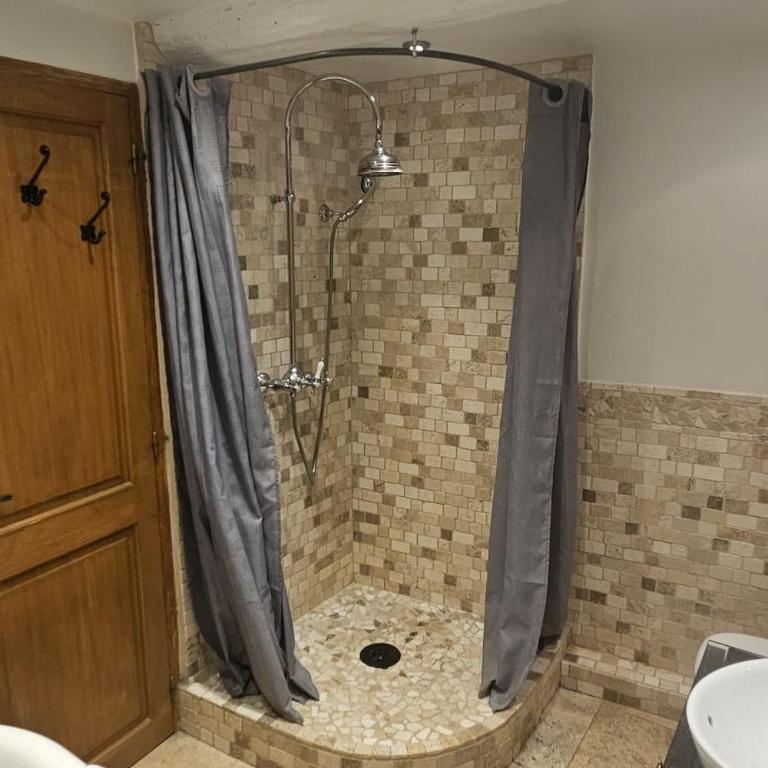 Authentic Old Antibes Duplex with Seaview Terrace - Apartment mit 3 Schlafzimmern - 35
