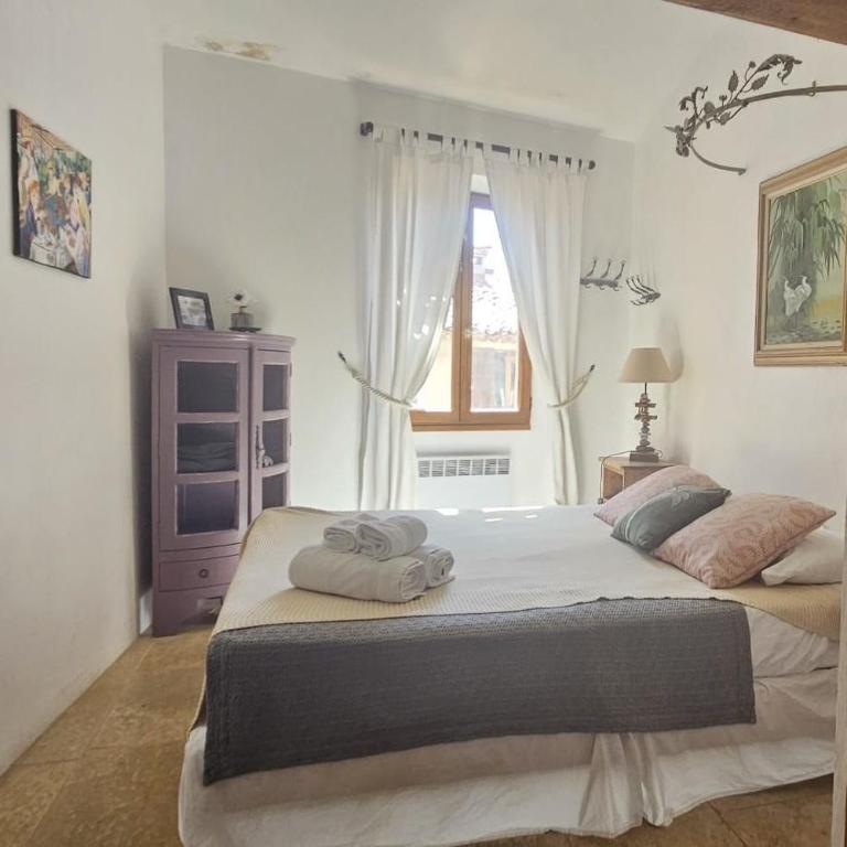 Authentic Old Antibes Duplex with Seaview Terrace - Apartment mit 3 Schlafzimmern - 3