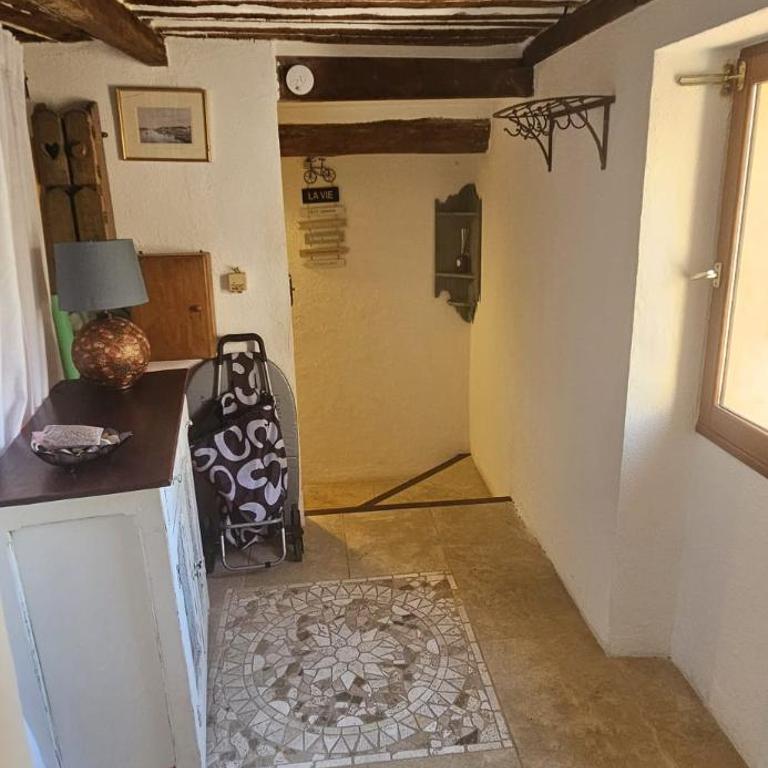 Authentic Old Antibes Duplex with Seaview Terrace - Apartment mit 3 Schlafzimmern - 23