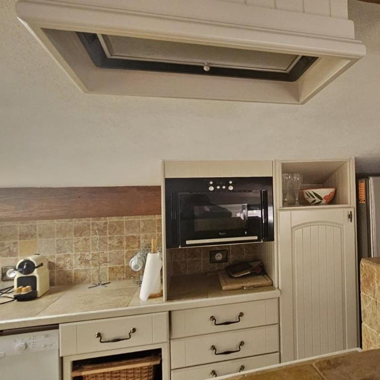 Authentic Old Antibes Duplex with Seaview Terrace - Apartment mit 3 Schlafzimmern - 12