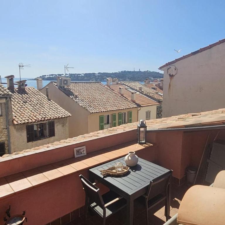 Authentic Old Antibes Duplex with Seaview Terrace - Apartment mit 3 Schlafzimmern - 18