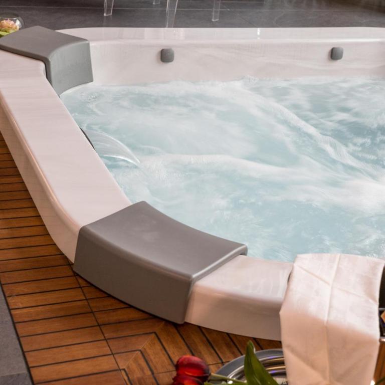 Bhagya x AP Apartment - Suite King con Vasca Idromassaggio - 6