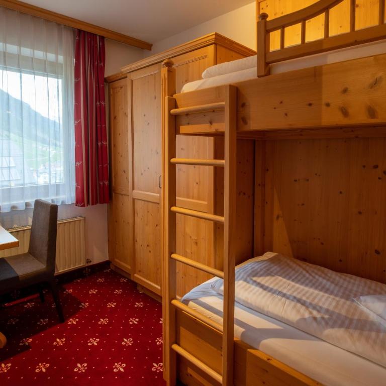 Hotel Garni Monte Bianco - Familienzimmer mit Balkon - 4