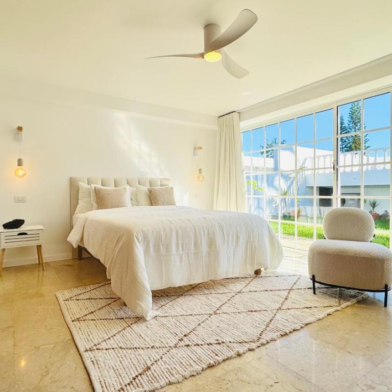 Villa de Luxe, 360m2, 4 chambres, vue mer, piscine privée et chauffée - Villa - 45