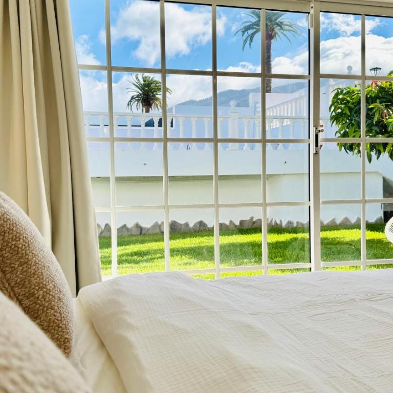 Villa de Luxe, 360m2, 4 chambres, vue mer, piscine privée et chauffée - Villa - 48