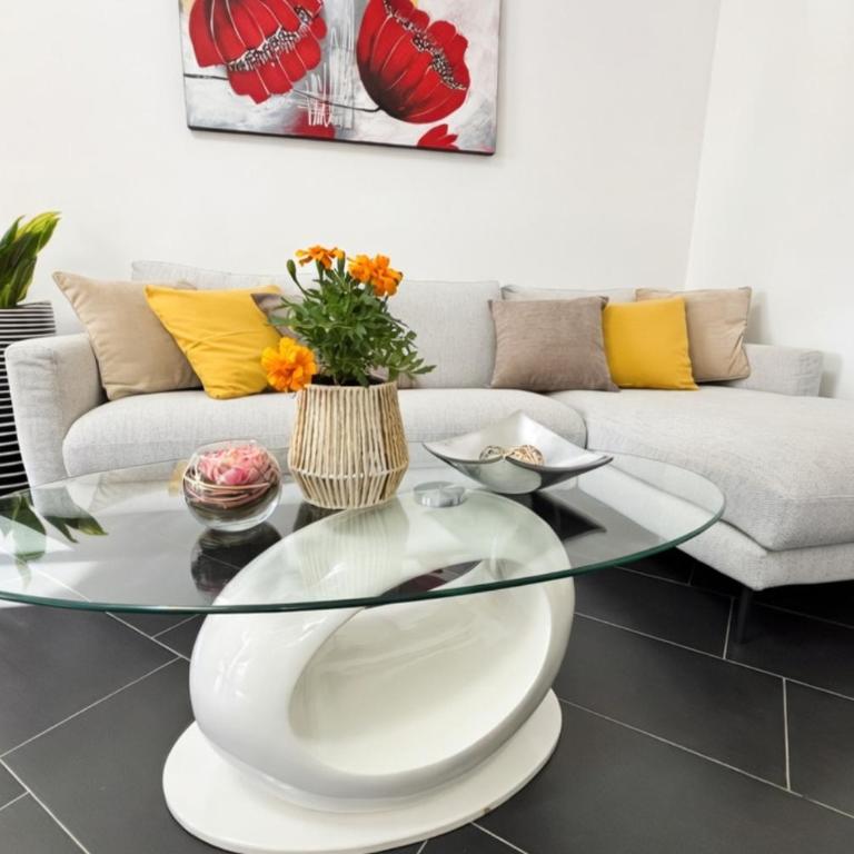 Panorama - One-Bedroom Apartment - 8