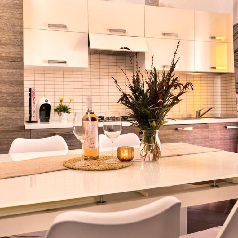 Panorama - One-Bedroom Apartment - 4