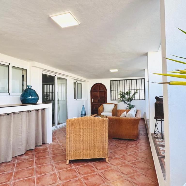 Villa de Luxe, 360m2, 4 chambres, vue mer, piscine privée et chauffée - Villa - 84