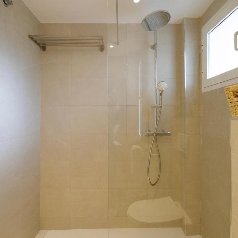 MARBELLA BANUS SUITES - Nueva Andalucia, 3BR- 2BR Flat, Bright Outdoor Terrace with Direct Views of the Garden & Pool, Ideal for families with children, Super at the Door - Apartamento de 3 dormitorios con vistas al parque - 35