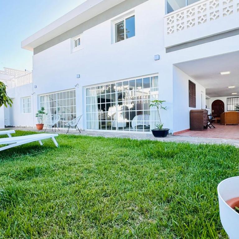 Villa de Luxe, 360m2, 4 chambres, vue mer, piscine privée et chauffée - Villa - 85