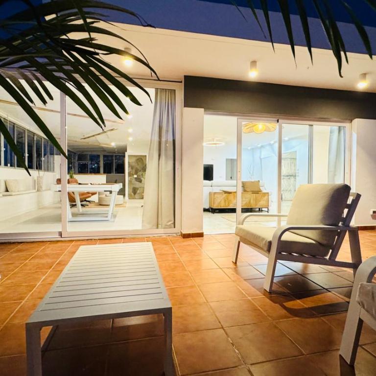 Villa de Luxe, 360m2, 4 chambres, vue mer, piscine privée et chauffée - Villa - 92