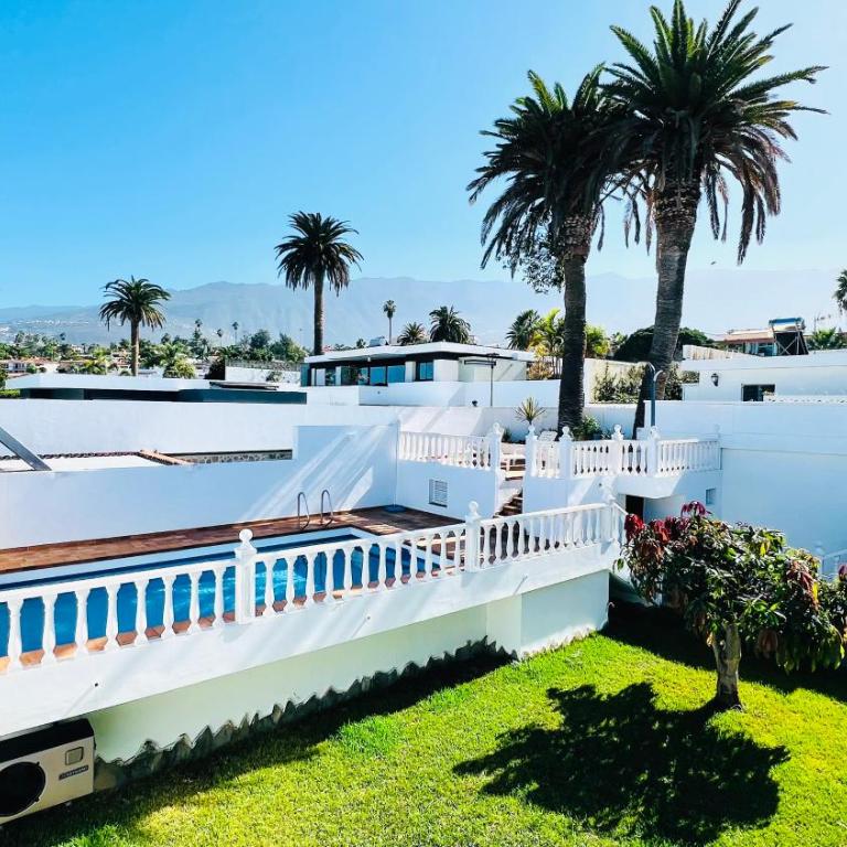 Villa de Luxe, 360m2, 4 chambres, vue mer, piscine privée et chauffée - Villa - 97