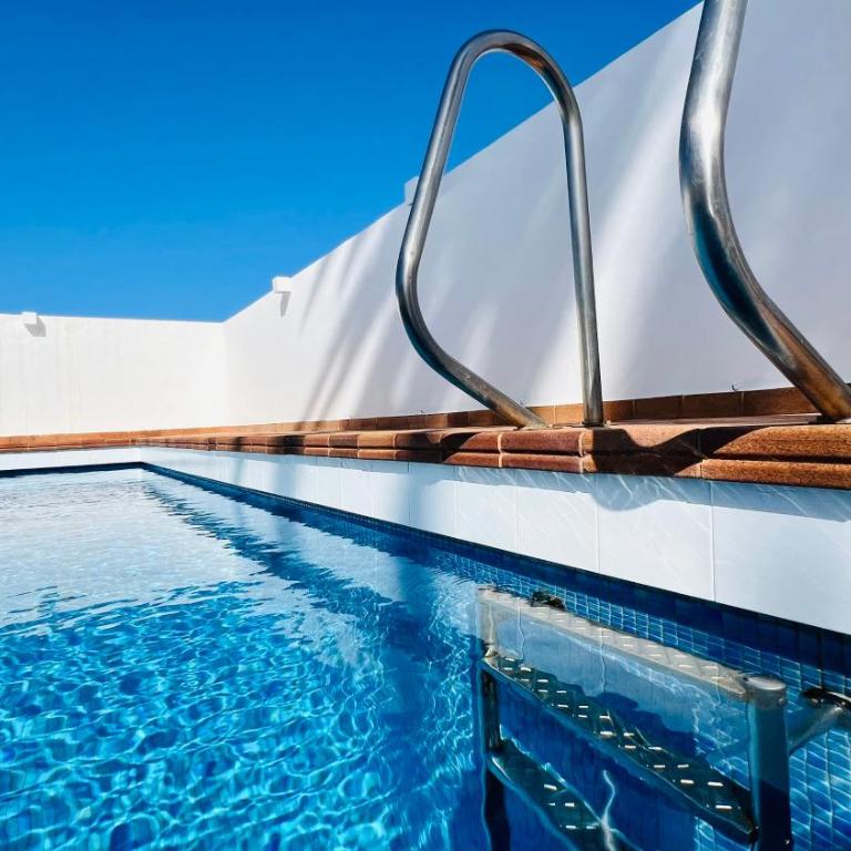 Villa de Luxe, 360m2, 4 chambres, vue mer, piscine privée et chauffée - Villa - 98