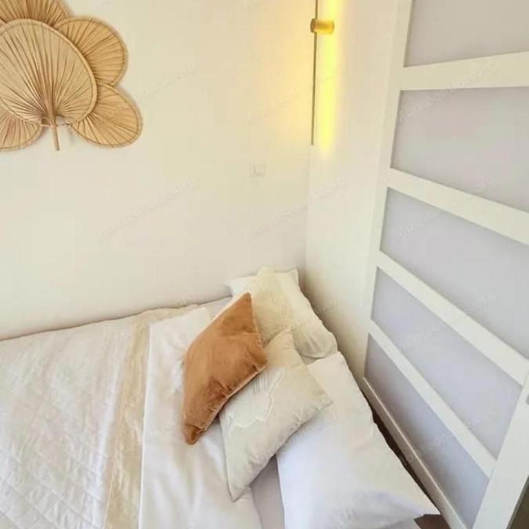 Njaro Del Mar 8 - One-Bedroom Apartment - 5