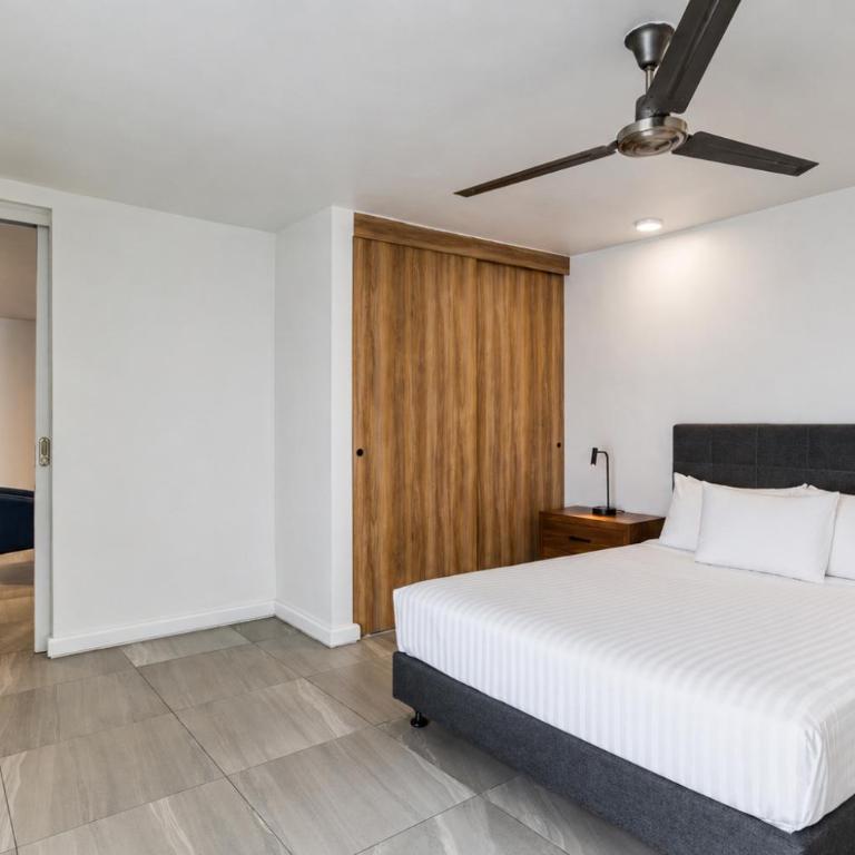 Comfort Suites Tijuana - 2 Queen Beds, 2 Bedroom Apartment - 8