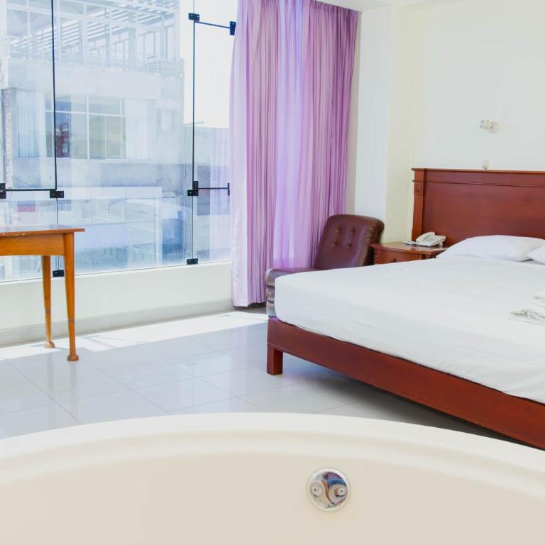 Zentra San José Hotel & Cowork - Suite con bañera de hidromasaje - Cama extragrande - 4