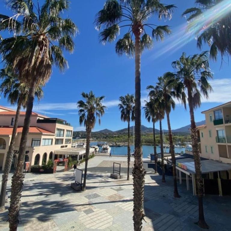 Appartement cosy tout confort, magnifique vue port et montagne, parking privé - Appartement 2 Chambres - 1