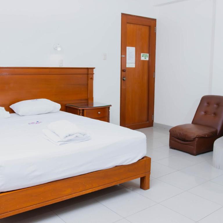 Zentra San José Hotel & Cowork - Suite con bañera de hidromasaje y cama grande - 1