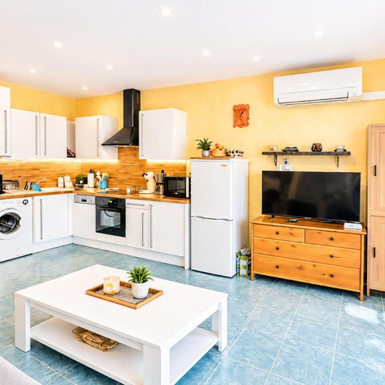 EUREKA C31 - Grande Terrasse - Piscine - 100m Plages - Apartment - 6