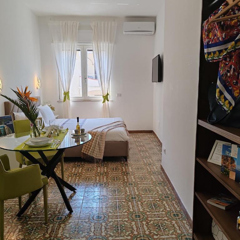 Home Julia - One-Bedroom Apartment - 1