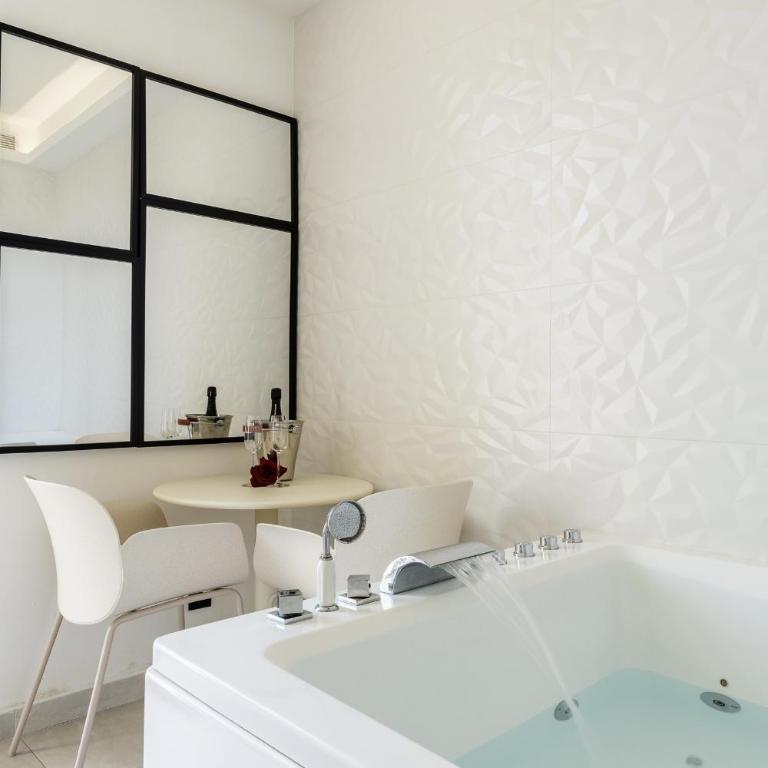Suite luxe jacuzzi - CANNES SUQUET - Appartement 1 Chambre - 1