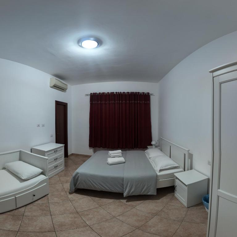 Cinecitta Rooms - Camera Tripla Comfort - 1