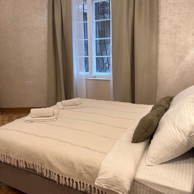 Apartment Lola - One-Bedroom Apartment - 8
