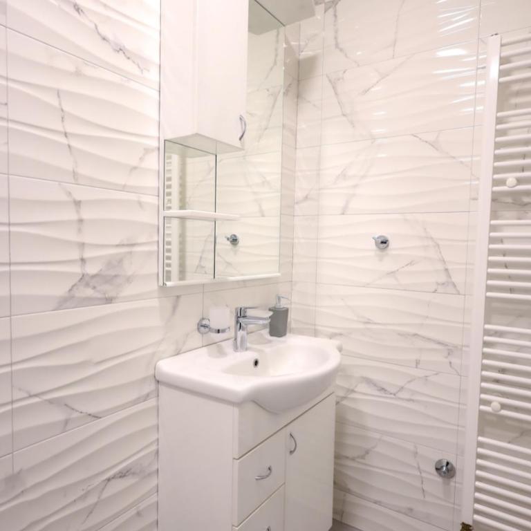 River - One-Bedroom Apartment - 22