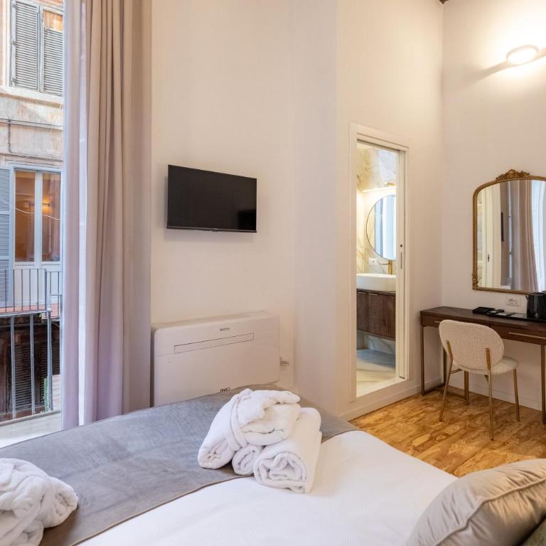 Amelie Suite Trevi - Camera King con Balcone - 18