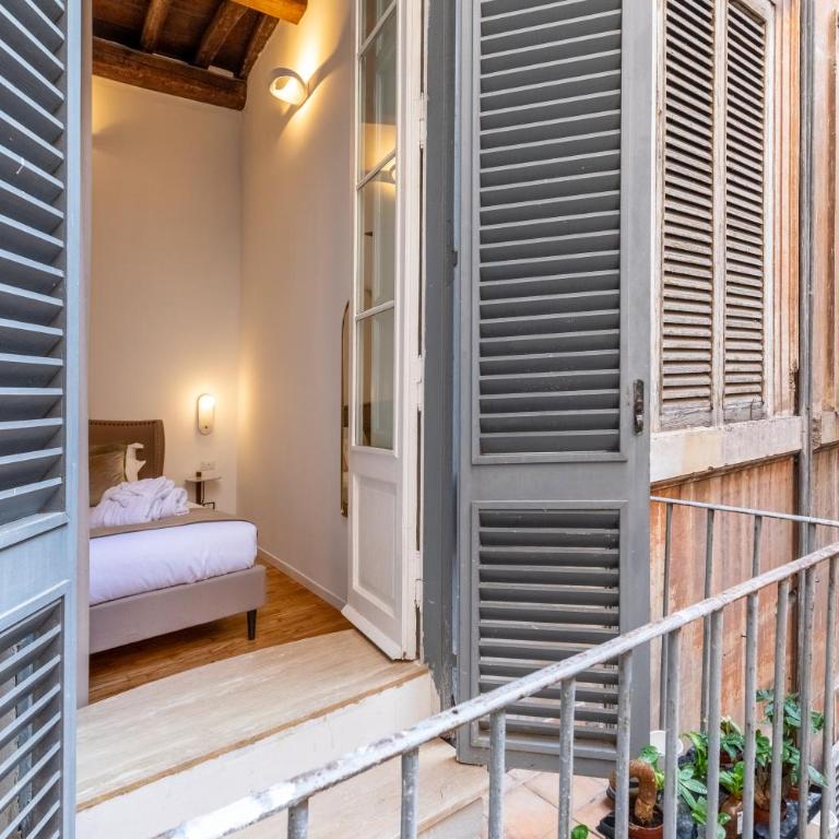 Amelie Suite Trevi - Camera King con Balcone - 3