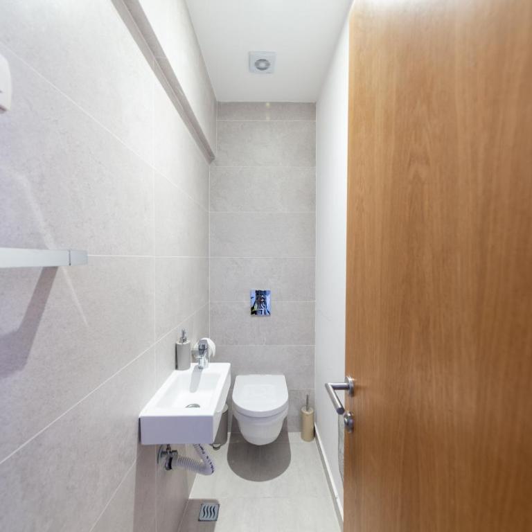 WoW Horizon Apartment - One-Bedroom Apartment with City View - 12
