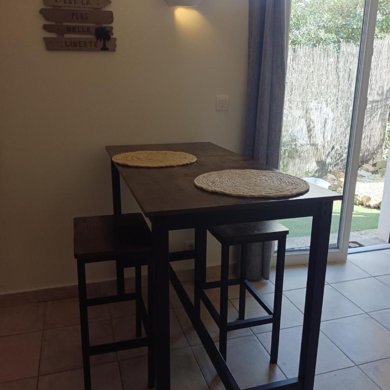 Studio dans villa, domaine calme et piscine - Monolocale con Divano-Letto - 2