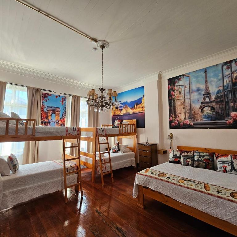 Casafran Boutique - Family Room with Shared Bathroom - 6