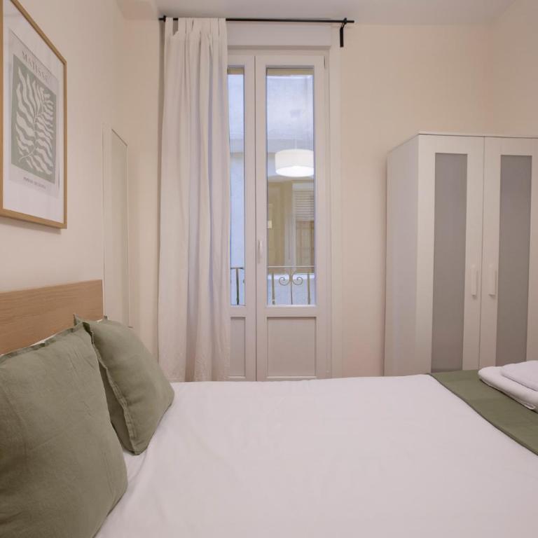 Centrally located apartment for 4 people - Two-Bedroom Apartment - 5