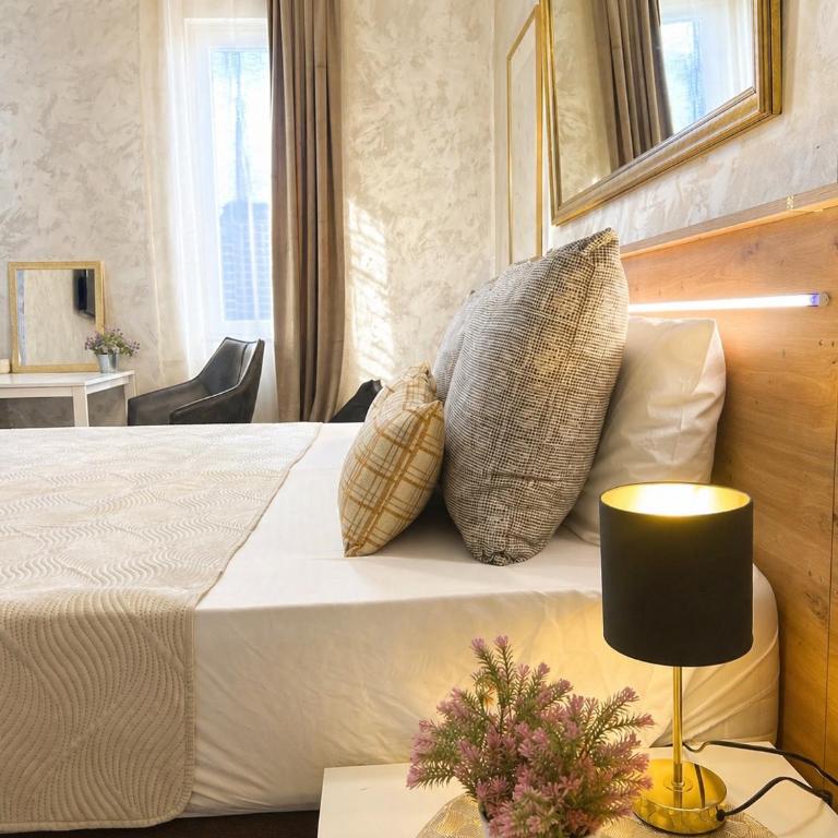 Victory - One-Bedroom Apartment - 5