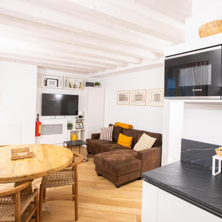 Stylish apartment, 2 bedrooms, Elevator - Two-Bedroom Apartment - 5