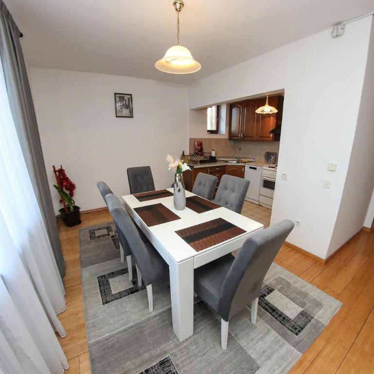 Golden View Skenderija Apartment's - Free parking - Apartman sa 3 Spavaće Sobe - 2