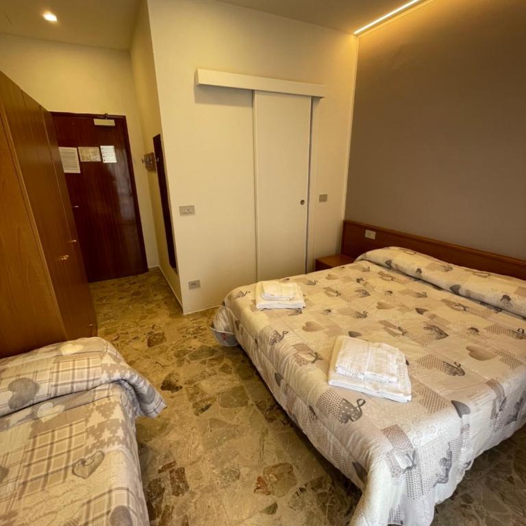 Hotel Jole - Camera Tripla Superior - 2