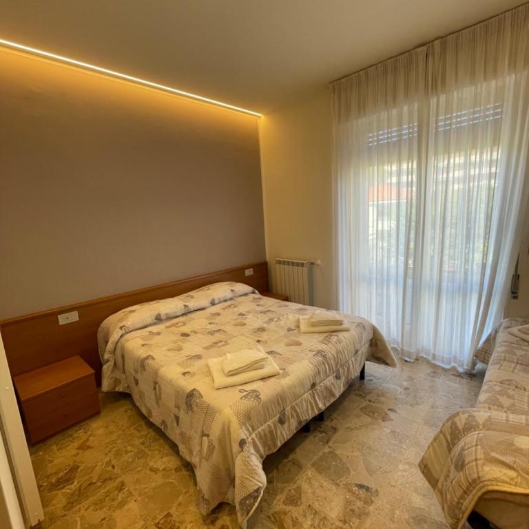 Hotel Jole - Camera Tripla Superior - 3