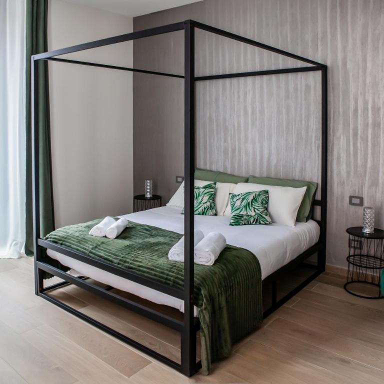 Sisilì Rooms - Two-Bedroom Deluxe Apartment with Balcony - 1